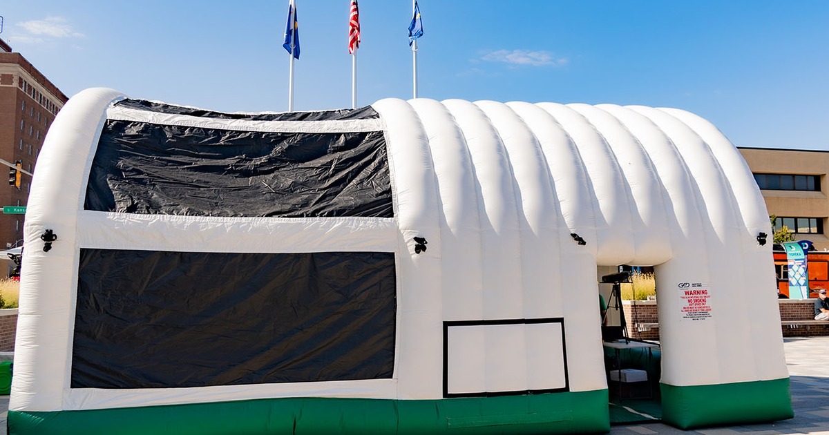 Inflatable golf dome