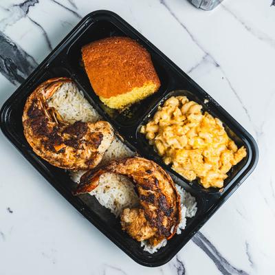 A top view of the lobster mac.