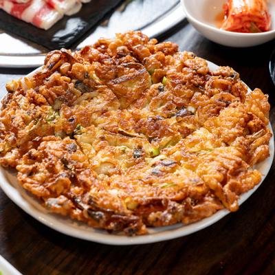 The small seafood pancake.