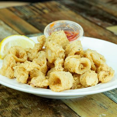 Crispy calamari served with dipping sauce and lemon.