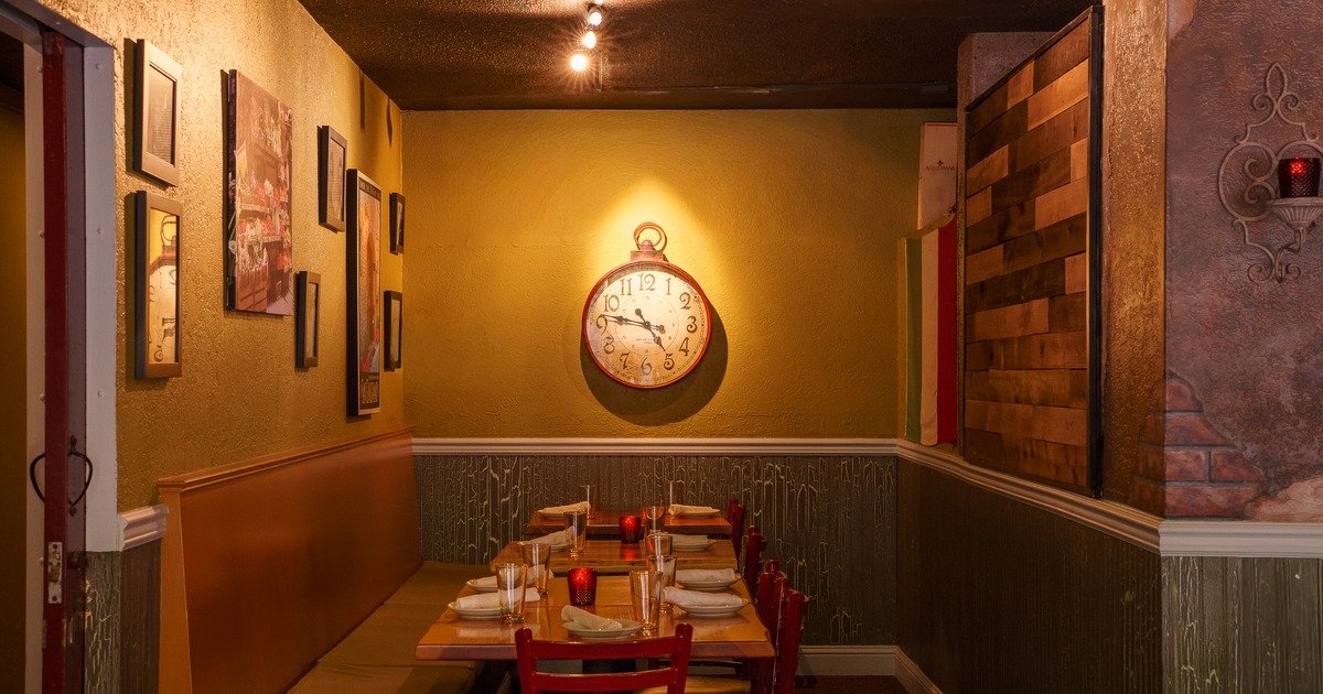 Interior, diner room , booth, table, chairs