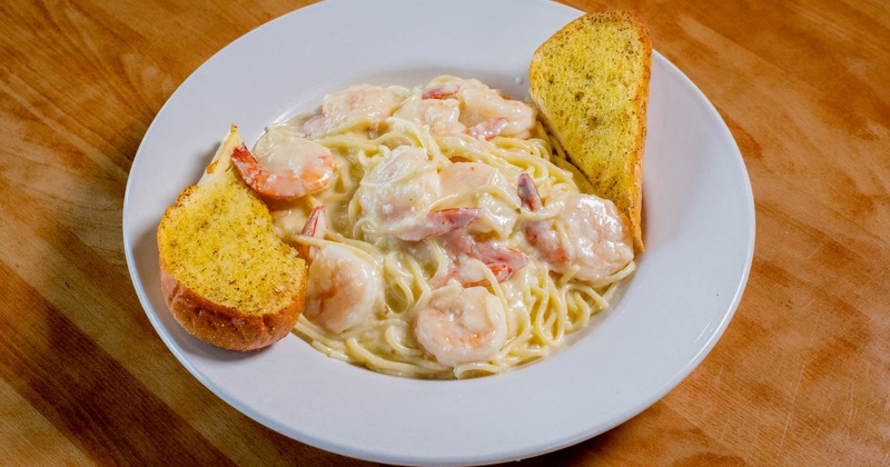 Shrimp Alfredo Spaghetti served with toast on the side