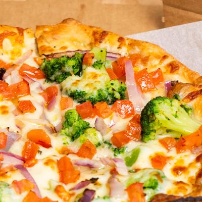 veggie white garlic pizza, close up.