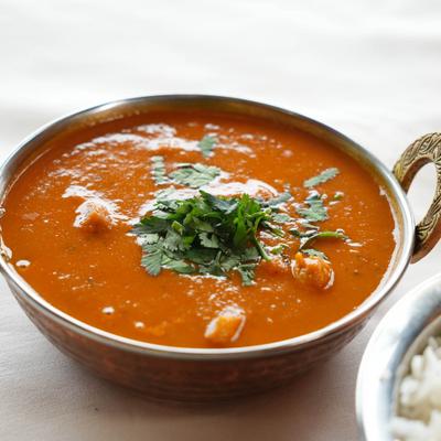 Chicken curry garnshed with fresh herbs.