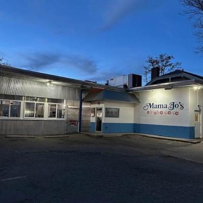 The restaurant building in the evening.