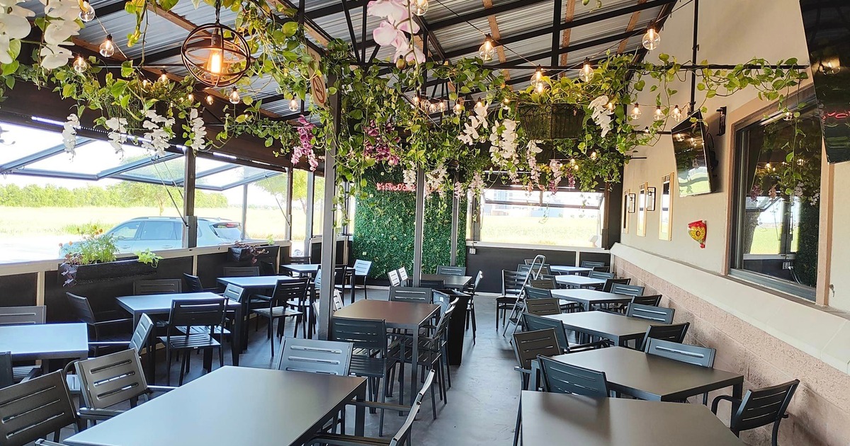 Covered patio, tables and chairs