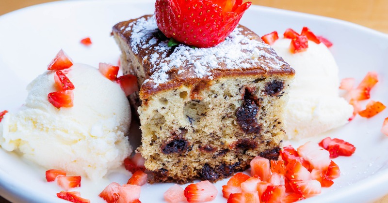 Chocolate chip banana bread with vanilla ice cream and sttawberries