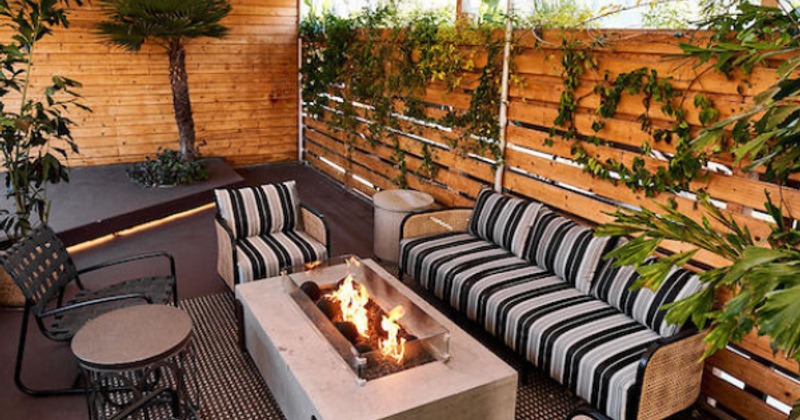 Exterior, tables and seats