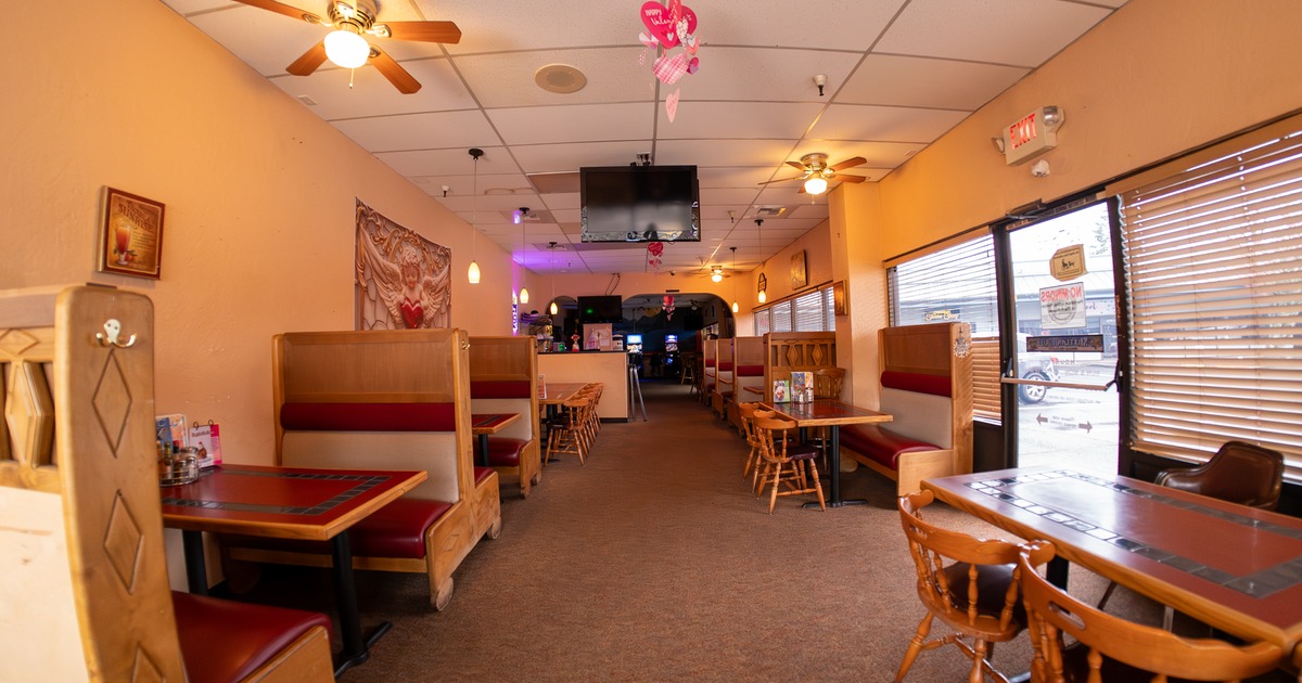 Diner room, booths and tables