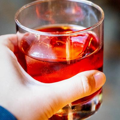 Nigiri cocktail glass in a hand.