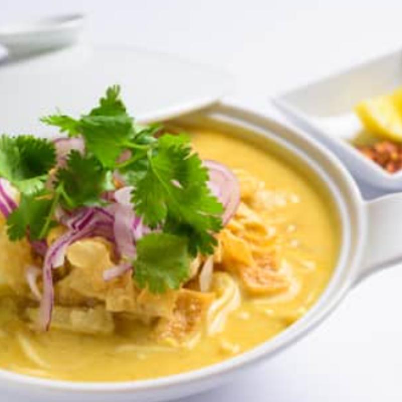 Ohnoh Kawt Swe (Coconut Noodle Soup) photo
