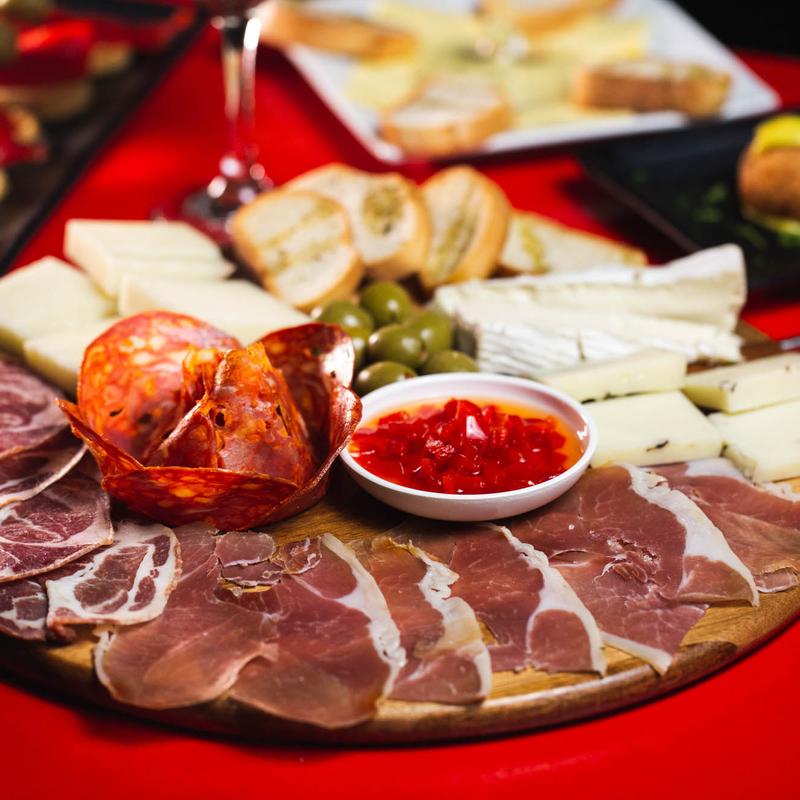 Tabla De Quesos Y Fimbres photo