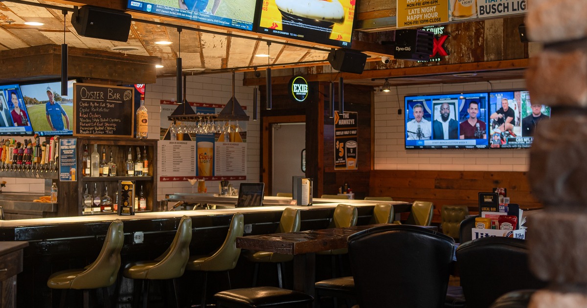 Bar, chairs, tv screens