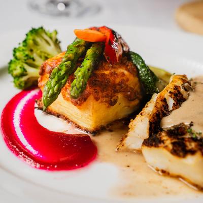 Halibut filet with asparagus and broccoli.