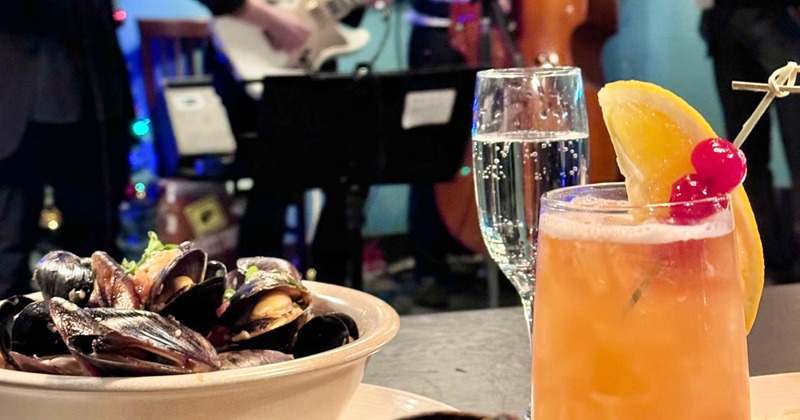 Seating booth, glasses on the table