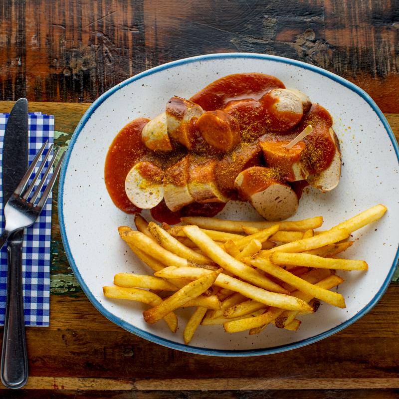 Currywurst mit Pommes photo