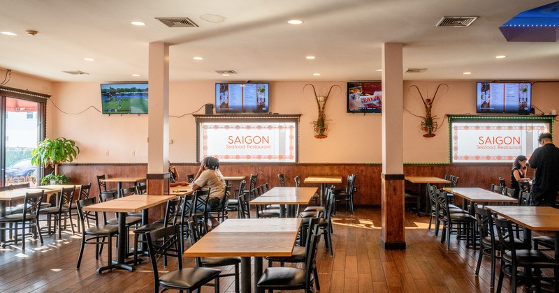 Diner room, wide view