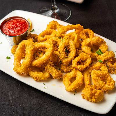 Crispy calamari with marinara sauce.