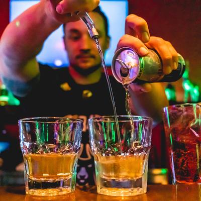 Two cocktails closuep