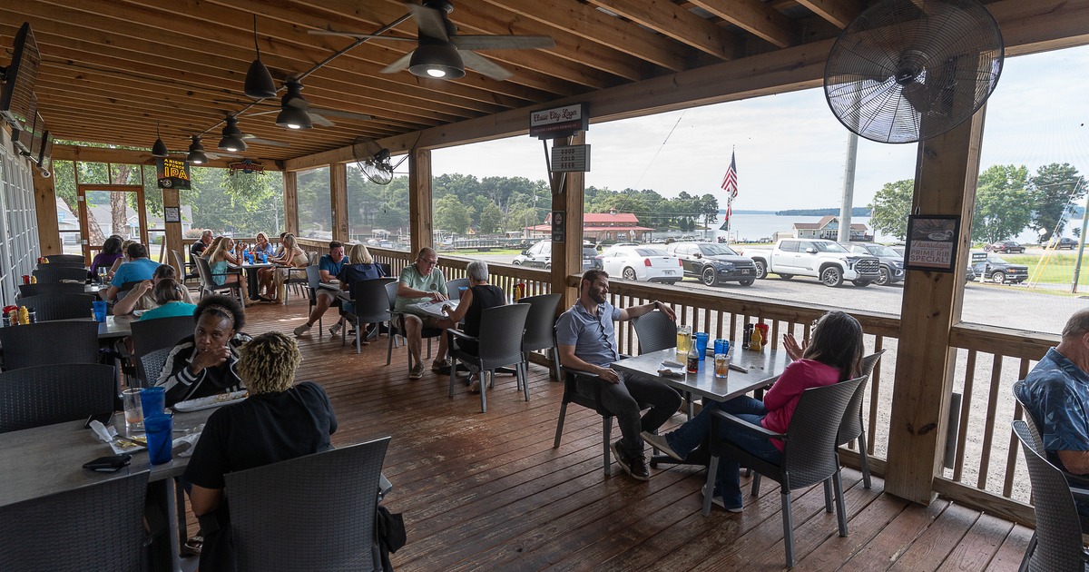 Exterior, terrace, tables, chairs, people