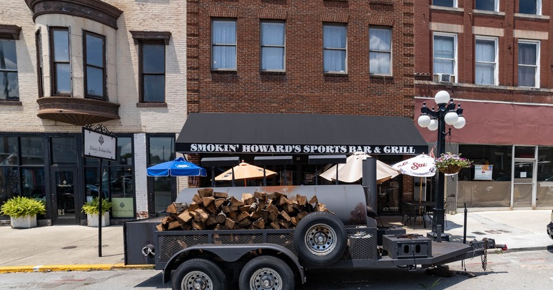 Exterior, smoking and roasting machine in front of the restaurant