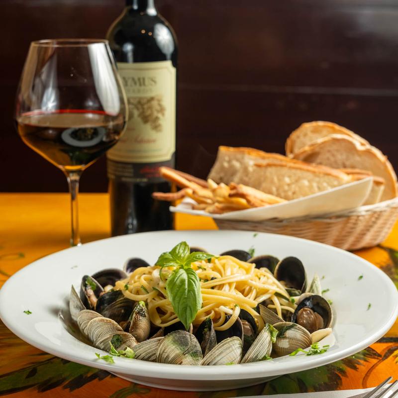 Linguine Vongole Veracio (L) photo