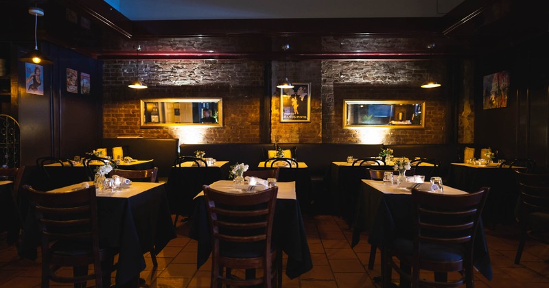 Diner room, wide view, night light atmosphere