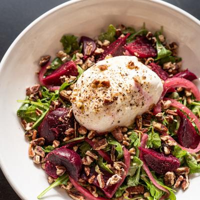 Burrata salad, top view.
