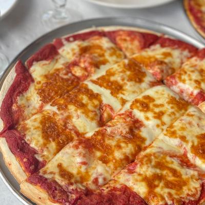 The margherita pizza.