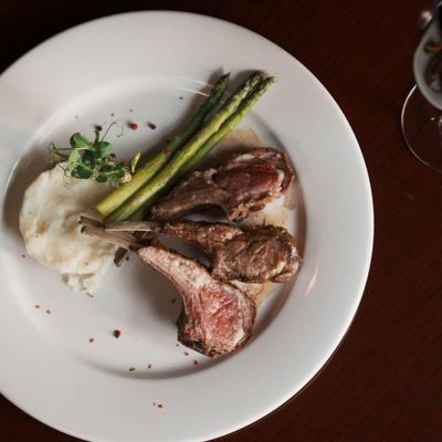 Lamb chops, served with mashed potatoes and asparagus.