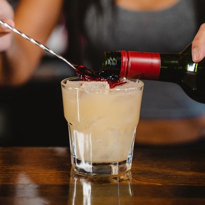 New York Whiskey Sour cocktail preparation