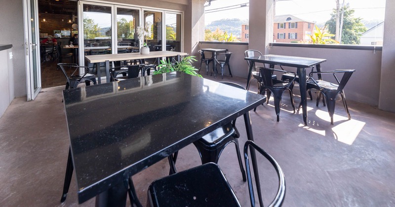 Covered patio, seating area