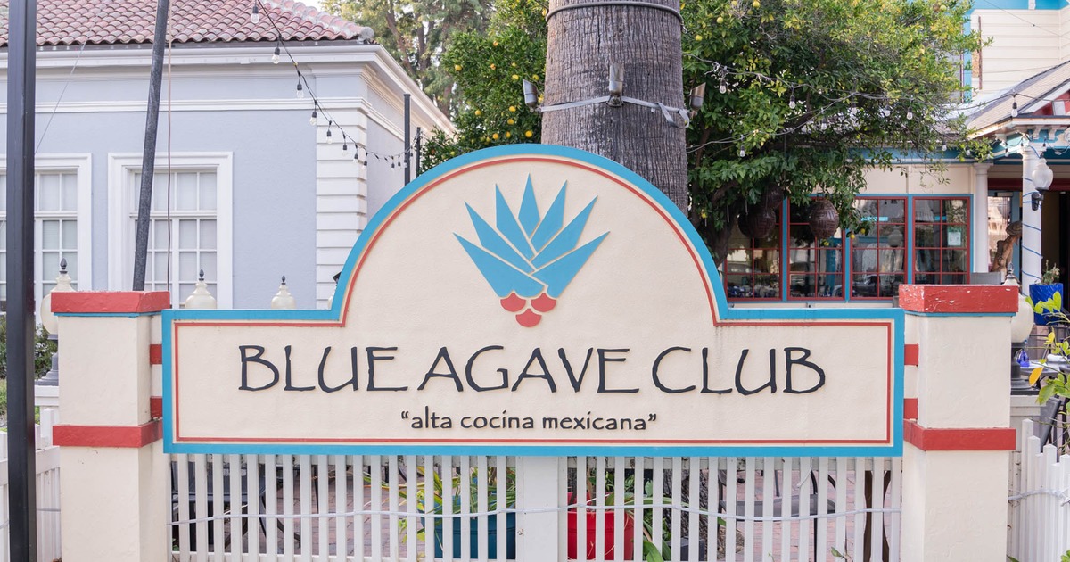 Exterior, restaurant signage