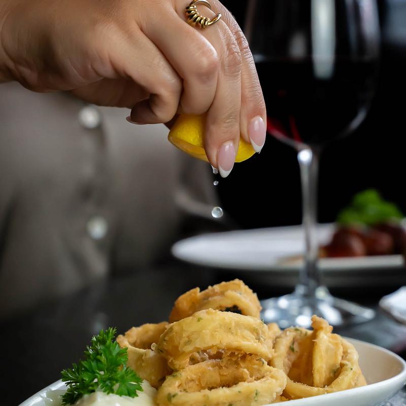 menu item 7 of 18, Calamares Fritos con Ali-Oli