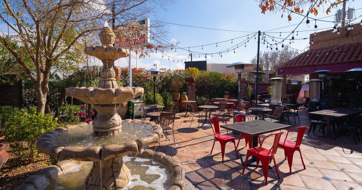 Exterior, seating place on the outside