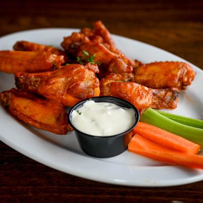 Chicken wings with Hamilton sauce, celery and carrots.
