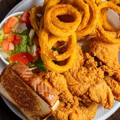 Fried chicken with onion rings and salad.