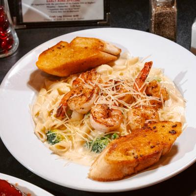 Shrimp Alfredo pasta served with garlic bread.