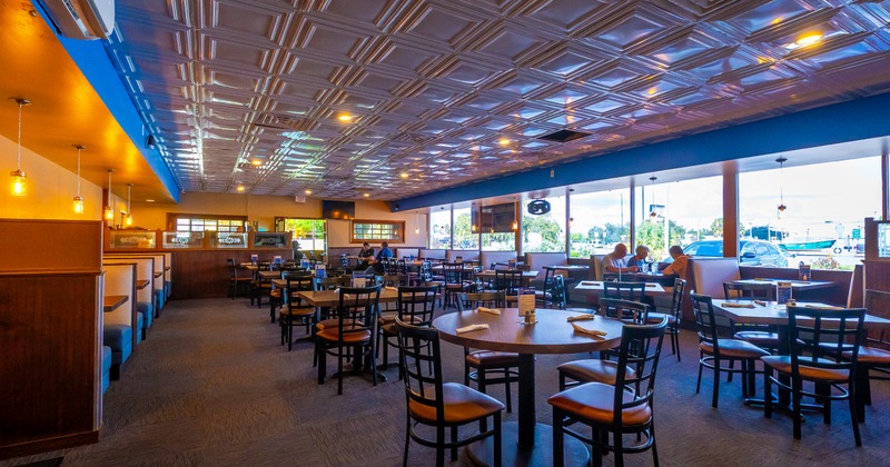 Diner area, round tables and chairs