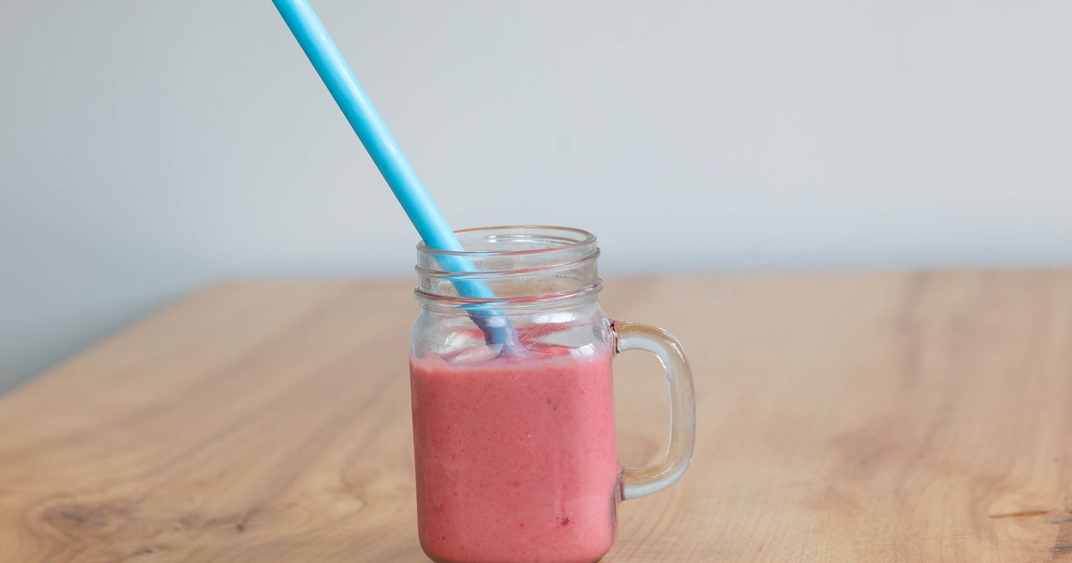 Rockin Red smoothie served in a jar with a straw