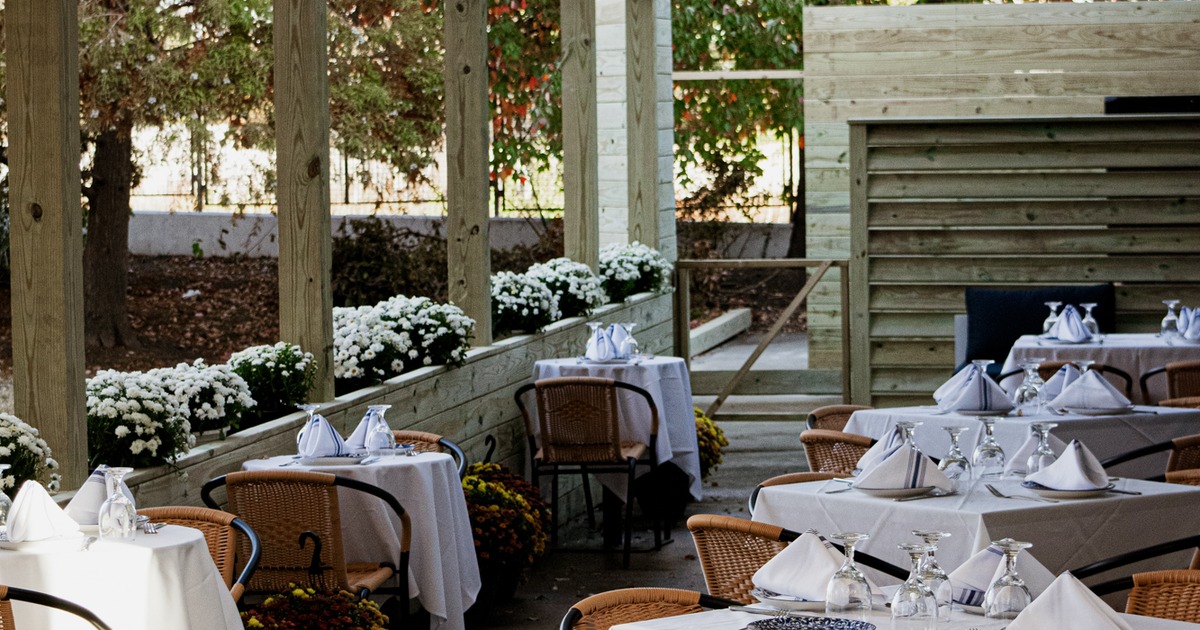 Outdoor patio, dining area