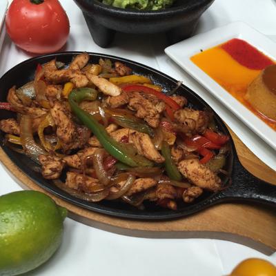 Meat and sauce with mixed vegetables