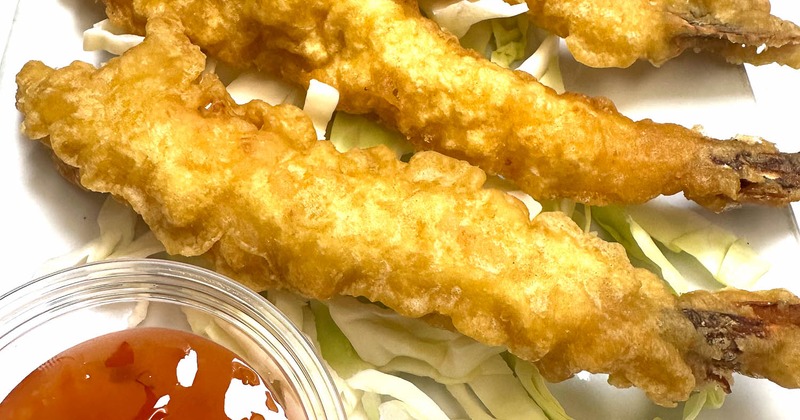 Crispy golden tempura shrimps, served with sweet chili sauce and creamy dip
