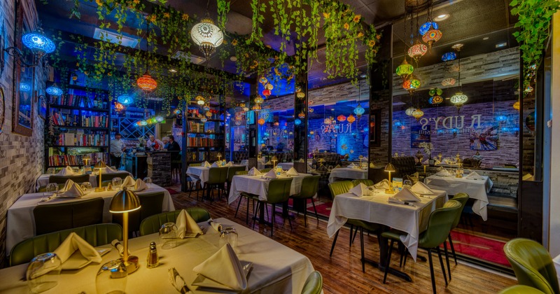 Dining area with chandeliers and atmospheric lamps on tables
