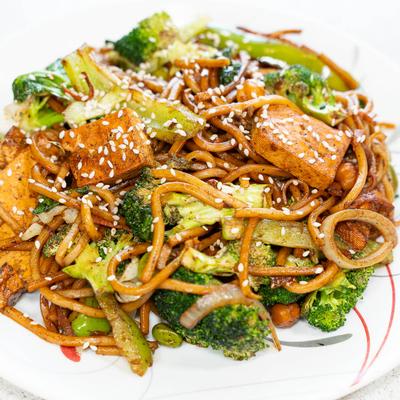 Stir fried noodles with vegetables and tofu.