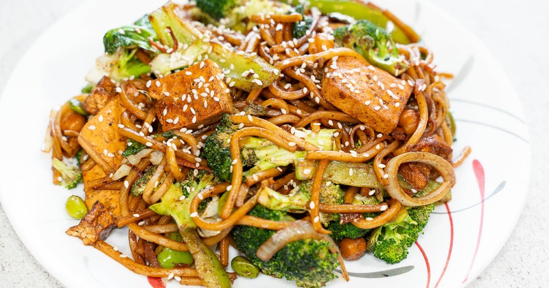 Stir fried noodles with vegetables and tofu