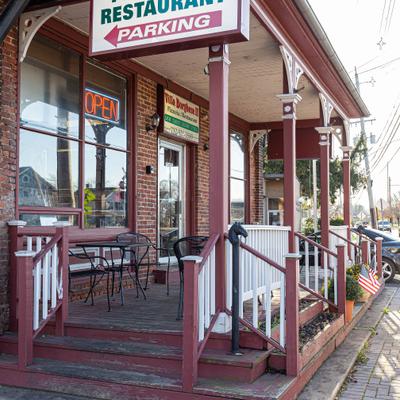 Side view at the restaurant's entance.