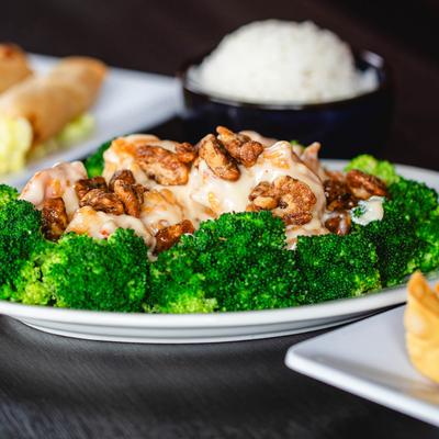Quick fried shrimp, with sweet glaze, walnuts, and steamed broccoli.
