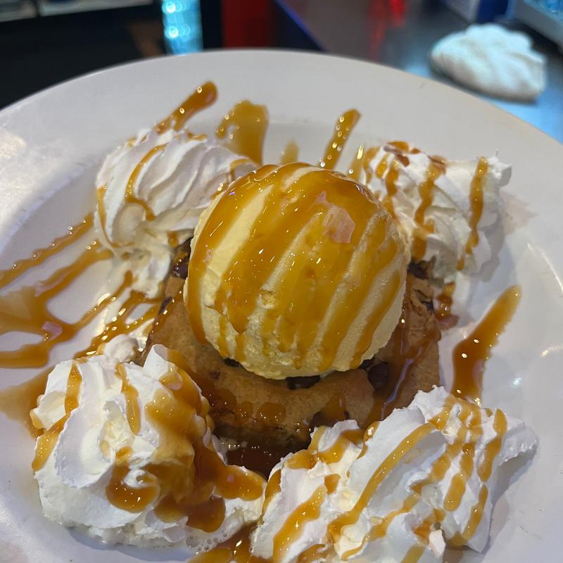 Caramel Blondie Sundae photo