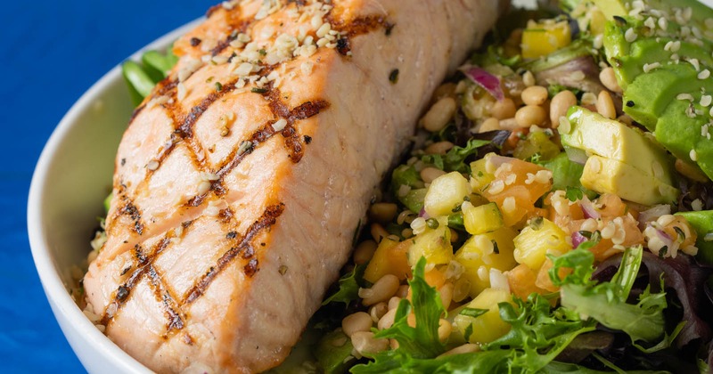 Hemp salad with salmon